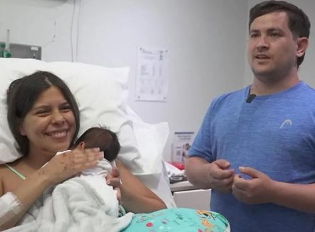 “Sa kohë që ai ishte gjallë, do të isha edhe unë”, rrëfimi i nënës që u shpëtua me foshnjën nga rrënojat në Venezuelë