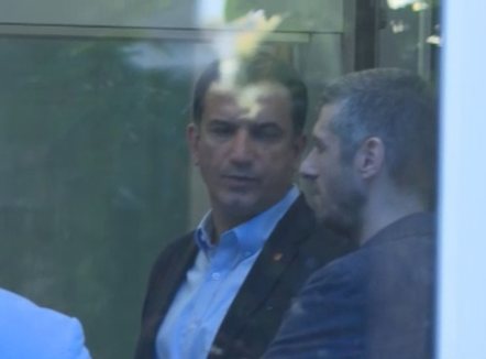Baba për herë të dytë, Erion Veliaj lë qelinë e paraburgimit për 48 orë
