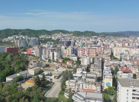 PBB rritet me 3.7% në janar–mars, pagat e shtetit dhe shitja e pronave “shpëtuan” ekonominë