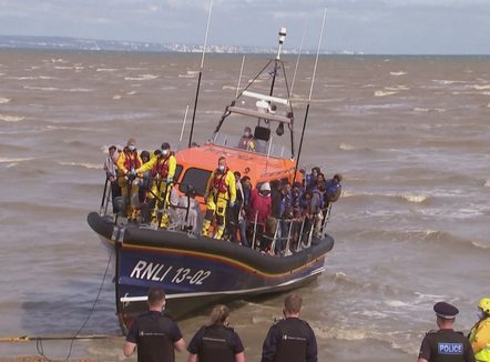 Masa ekstreme kundër emigracionit, azilkërkuesit do t’i kthejnë Britanisë deri në 10 mijë paund