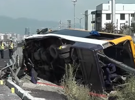 Aksidenti tragjik në autostradën Durrës-Tiranë, një nga viktimat shoferi i furgonit