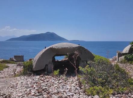 Parajsa mbi mina, nga historia ushtarake tek projekti luksoz, çfarë fsheh Sazani?