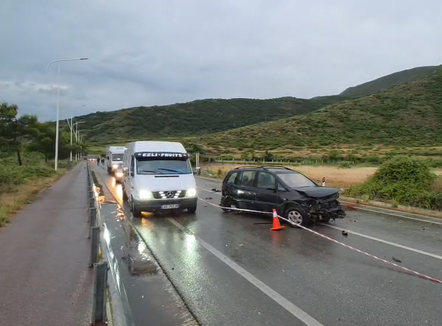 Aksident me tre të plagosur në aksin Pogradec- Lin, një person bllokohet brenda mjetit 
