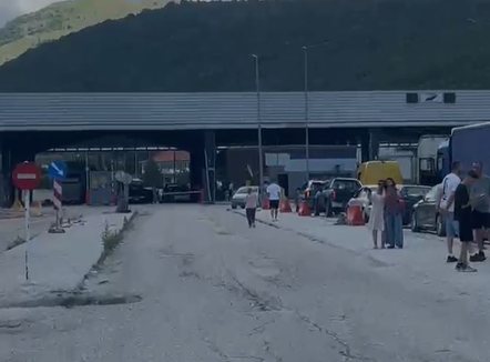Radhët në Kapshticë, reagon Ambasada Shqiptare në Athinë