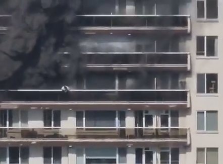 5 viktima në Belgjikë, pallati merr flakë, banorët tentojnë të hidhen nga ballkoni