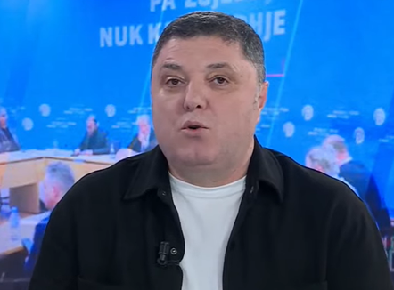 “Duhet përshkallëzim”, Çollaku: Protestuesit të futen në grevë. Deputetët e opozitës të ngujohen në Parlament