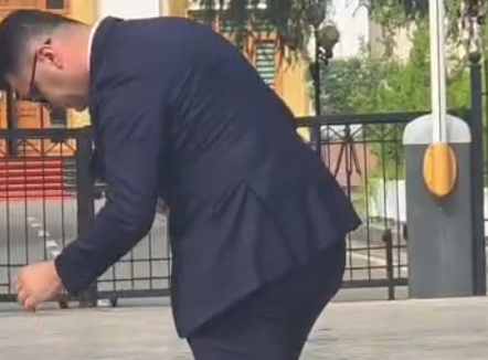 Protestuesit godasin me vezë deputetët, 6 të shoqëruar në polici