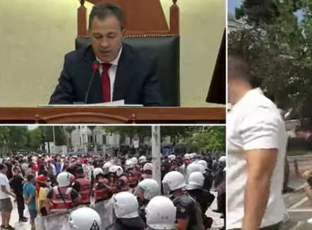 Përplasje edhe në hyrje të Parlamentit, hiqet gardhi metalik
