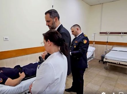 Lamallari e Hita vizitojnë policët e plagosur: Akt kriminal, vandalët janë identifikuar, do marrin përgjigjen e merituar