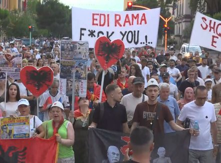 Rama me pensionistët, flet për protestën dhe investimet që i duhen turizmit