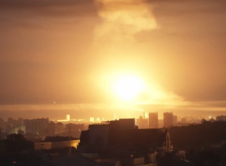 Natë zjarri në Kiev. Rusia lëshon qindra drone e raketa, të paktën 13 viktima 