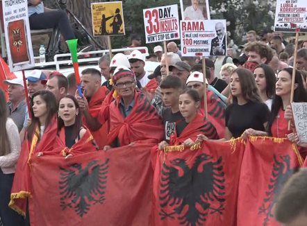 “Lironi çunat!” Protesta e 33-të, qytetarët kërkojnë largimin e qeverisë