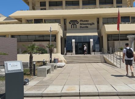 Rihapja pas 7 vitesh. Durrës, Muzeu Arkeologjik tërheq menjëherë vizitorët