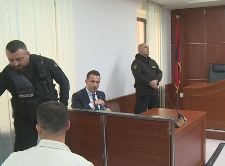  “Përplasja” me Dadon, shtyhet seanca, Veliaj citon Kushtetuesen për masën