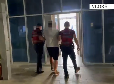 Arrestohet 32-vjeçari në Vlorë, i sekuestrohen armë, municion dhe radio  