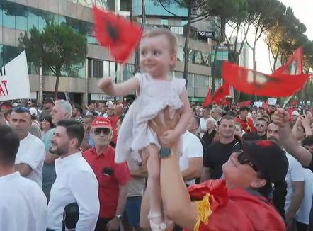 Protesta e katërt kombëtare, parada e simboleve me 