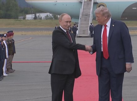 Trump flet me Putin dhe Zelenskin, biseda para samitit të NATO-s, ja çfarë u tha