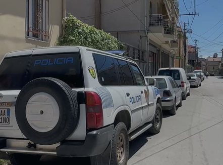 Goditi me sëpatë një person pas konfliktit, shoqërohet në polici autori