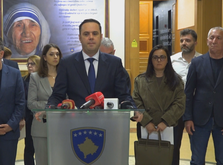 Kriza brenda “LDK”, baza kërkon shkarkimin e Lumir Abdixhikut
