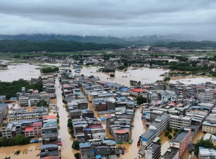 Tajfuni Maysak godet Kinën jugore, përmbytje masive dhe mijëra të evakuuar
