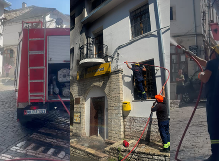Zjarr në godinën e postës në Pazarin e Gjirokastrës