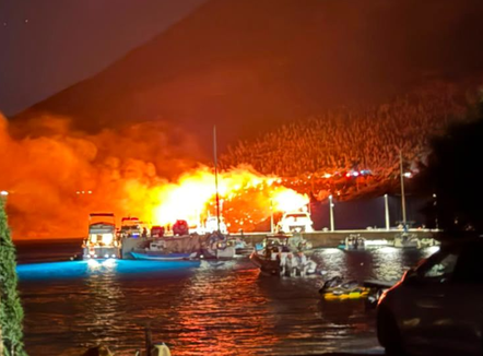 Himarë, zjarr i madh në Porto Palermo