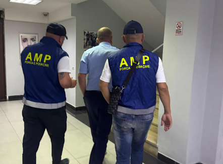 Shitje narkotikësh e organizim i paligjshëm i lojërave të fatit, në pranga një polic dhe dy persona