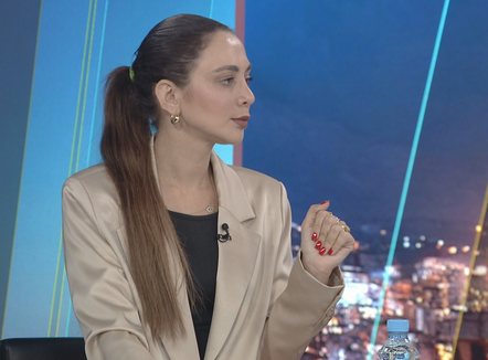 “Jemi gati të ulemi me ju”, deputetja socialiste thirrje protestuesve: Keni të drejtë për disa gjëra