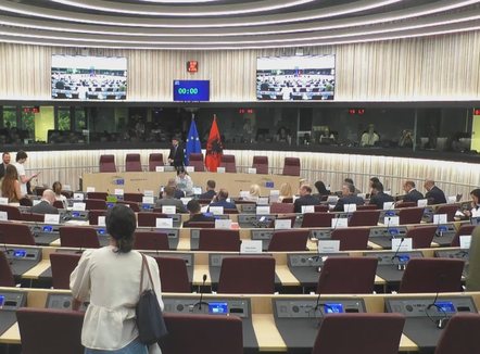Bie rezoluta në Strasburg, PS rrëzon PD, “Zvërneci” mes diskutimeve me eurodeputetët