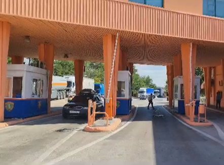 Zyrtarët e VLEN të kthyer në kufi, Berisha motivon ngjarjen me protestën, qeveria dhe policia mohojnë 