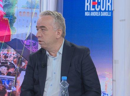 “Thonë s’kemi lekë dhe japin 4 milionë euro”, Krasniqi: Të sjellë qeveria këngëtarë, kjo nuk ka ndodhur në historinë e Europës