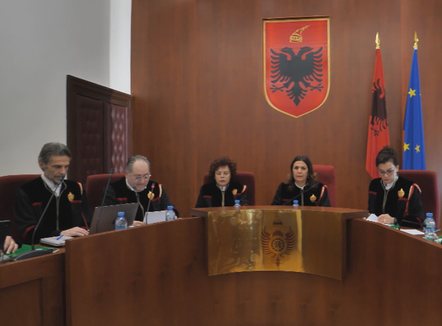 Tensione mes njerëzve të drejtësisë, Kushtetuesja ‘flakë për flakë’ me Avokaturën e Shtetit
