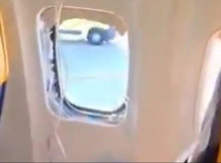 Panik në ajër në Greqi, thyhet dritarja e avionit pas defektit në motor, rrezikohen pasagjerët
