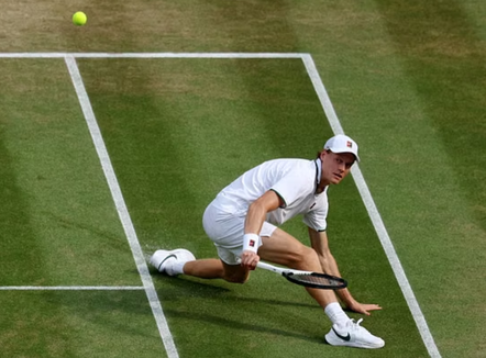Tenis, Sinner mposht pastër serbin Djokovic dhe kalon në finalen e madhe të Wimbledon