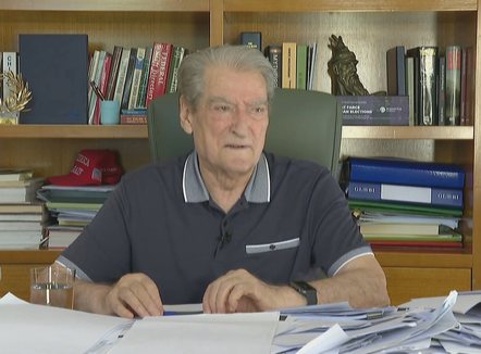 “Krim antikushtetues”, Berisha: Paratë e emergjencave s’duheshin dhënë për koncert