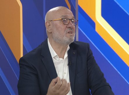 Petraj: Protesta duhej të kishte nxjerrë një grup organizator. Partitë e vogla të krijonin polin e tretë