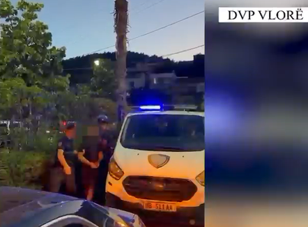 Shisnin drogë në plazhe e lokale, arrestohen 5 persona në Vlorë, mes tyre 2 italianë