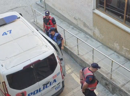  Dyshohen se dhunuan 17-vjeçaren, Gjykata e Fierit nuk ndryshon masat e sigurisë për tri vajzat