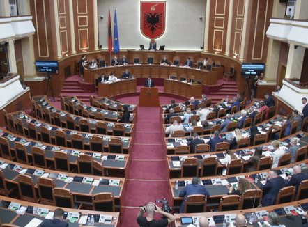 Seanca e rezolutave, demokratët bojkotojnë Kuvendin, PD depoziton në SPAK kallëzimin për Ramën dhe Gonxhen