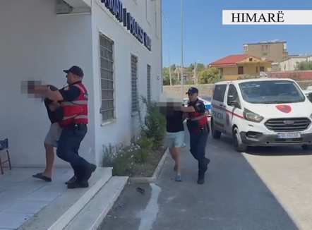 Morën peng të moshuarin, dëgjuan se kishte shitur tokën. Dalin duarbosh dhe arrestohen