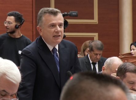 Balla: Të ndalen ndërtimet gjatë sezonit turistik, po u prishim pushimet turistëve