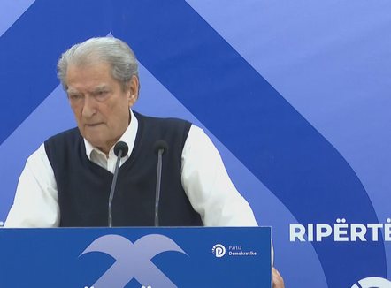 Dy reformat në fije të perit, Berisha akuzon PS: Do ndryshojnë bashkitë pa PD