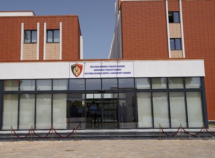 Sherri me thika në Poliklinikën e Shkodrës, arrestohen babë e bir për plagosjen e 32-vjeçarit