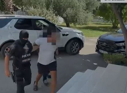 Në kërkim ndërkombëtar për trafik droge dhe organizatë kriminale, arrestohet në Durrës Enkelet Avduli dhe një tjetër
