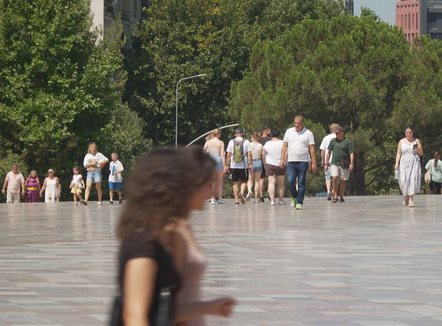 Fundjava më e nxehtë e korrikut, termometri shënon 42 gradë Celsius. Kufizoni daljet në vapë