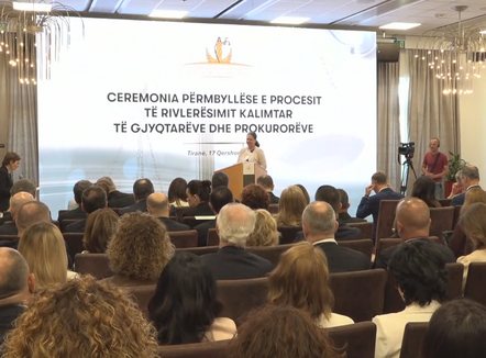 Raporti i Komisionit Evropian: Luftoni korrupsionin, zbusni klimën politike në Kuvend