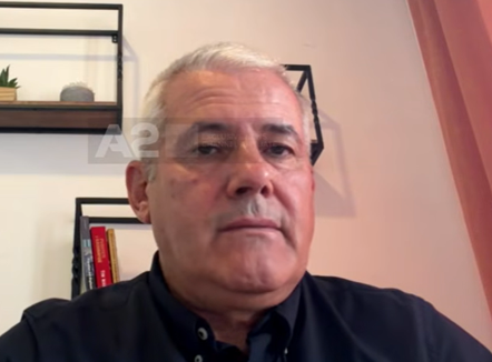  Zveçla: Të izolohet qeveria e Serbisë derisa Vuçiç të marrë masa ndaj ministres Paunoviç