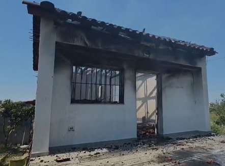 Përfshihet nga flakë banesa në Stan-Karbunar të Lushnjës