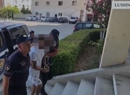 Kreu 2 vjedhje dhe i vuri flakën një lokali në Lushnjë, arrestohet 36-vjeçari, i dënuar më parë 