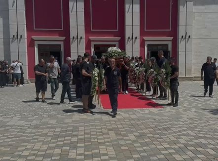 I jepet lamtumira gazetarit Enrik Mehmeti, në homazhe edhe kryeministri Rama 